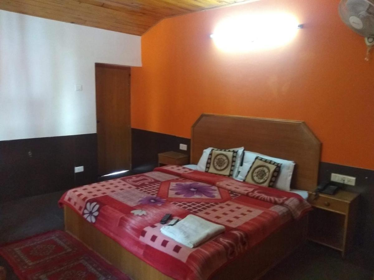 Hotel Hilltop - Manali (Himachal Pradesh) — Photos 1